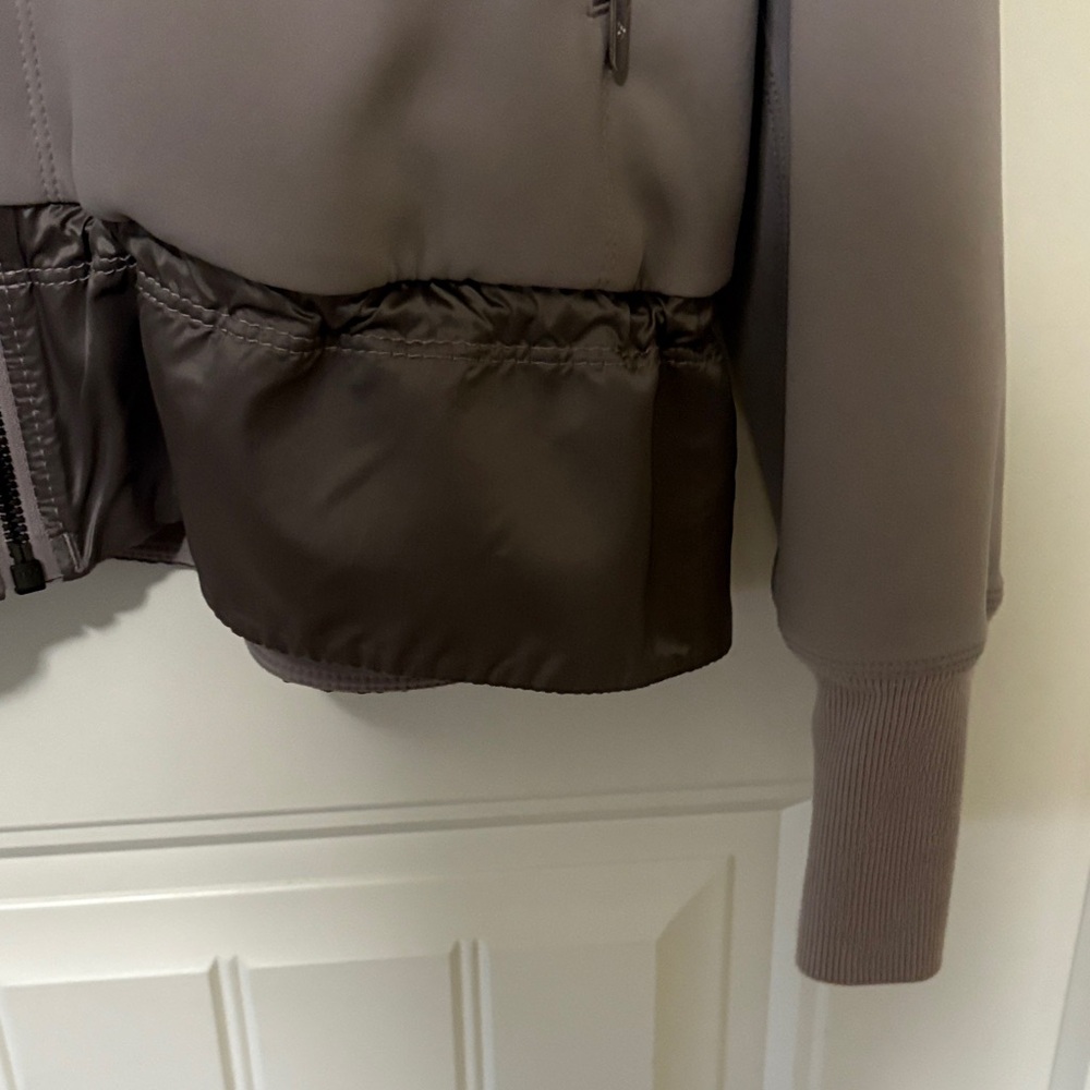 Lululemon Women's Gray/Purple Swept Along Jacket - Picture 6 of 10